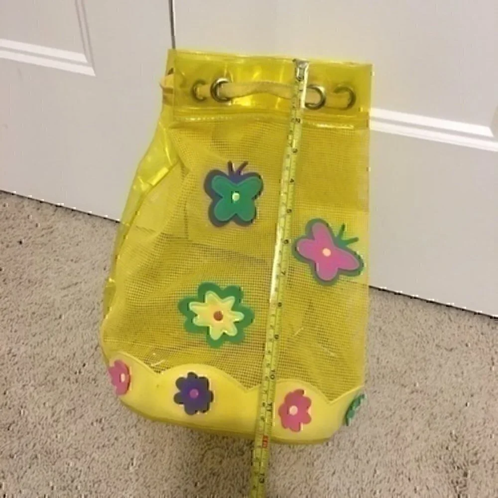 Girl’s yellow beach bag